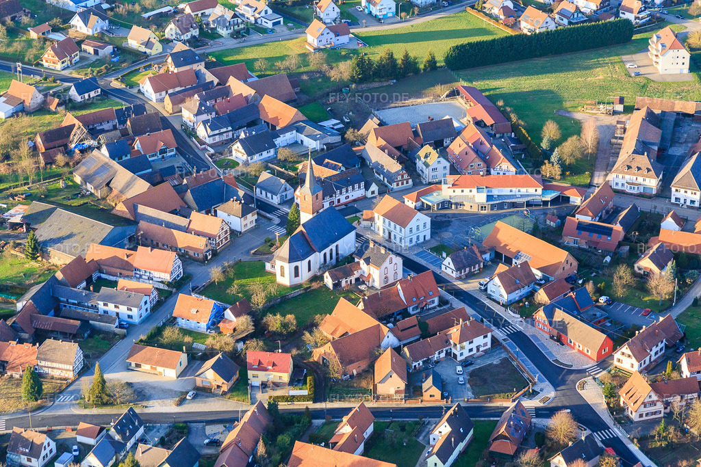 Luftbild: Eglise St.-Étienne de Salmbach in Salmbach im Bundesland Bas-Rhin in Frankreich. – Foto: IMG_086001.jpg vom 06.02.2016 durch Werner Riehm/FLY-FOTO.de – Auflösung des Originals: 5068 x 3379 px