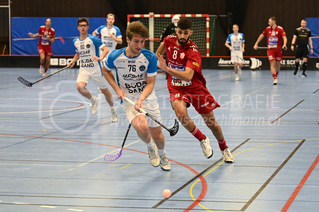 Strängnäs IBK vs FBC Kalmarsund Ungdom - 6. =January= 2024 | Strängnäs IBK vs FBC Kalmarsund Ungdom
Thomas Arena, Strängnäs
William Alvarmo (#76 FBC Kalmarsund Ungdom) against Ahmad Dakhallah (#8 Strängnäs IBK).
Bild: Sportfotografie Markus Aeschimann | www.markus-aeschimann.ch - Realisiert mit Pictrs.com