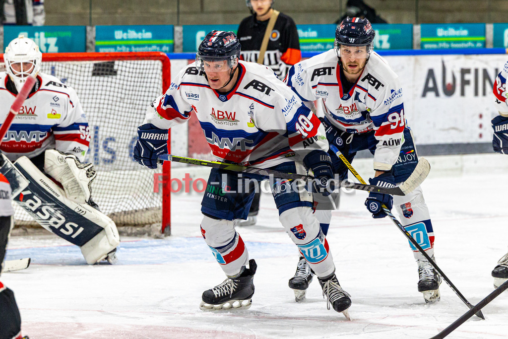 TSV Peißenberg Miners vs ESC Kempten SHARKS | Eishockey Bayernliga 2023/2024, TSV Peißenberg Miners vs ESC Kempten SHARKS, 20240121,
Nikolas OPPENBERGER (SHARKS 10) und Mauro SEIDER (SHARKS 91) in Aktion,
2024-01-21 in Peißenberg (Eisstadion)
10 Nikolas OPPENBERGER (SHARKS 10), 91 Mauro SEIDER (SHARKS 91)
Copyright: WolfgangxLindner foto-lindner.de