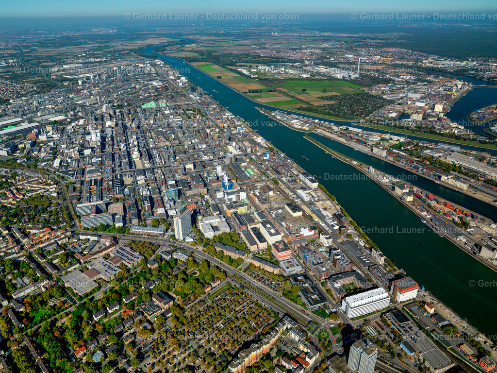 3068237 | Online-Shop für Luftbilder aus Deutschland. Seit über 45 Jahren baut Gerhard Launer das Luftbildarchiv mit unterschiedlichsten Themen stetig weiter aus.