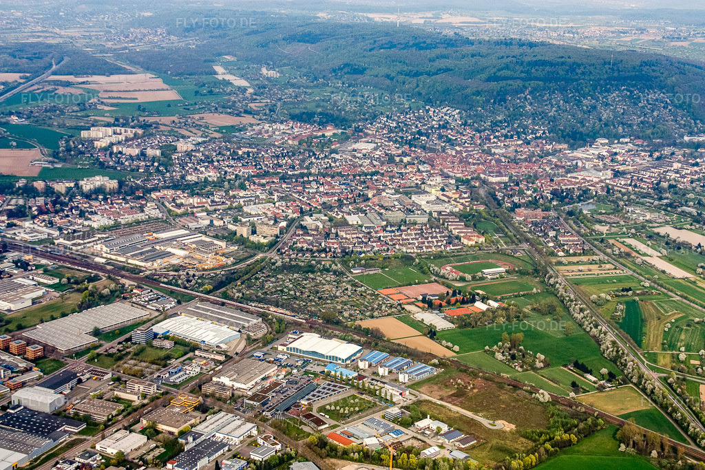 Luftbild: Ortsansicht aus Süden in Ettlingen im Bundesland Baden-Württemberg in Deutschland. Foto: IMG_17761.jpg vom 12.04.2009 durch Werner Riehm/FLY-FOTO.de