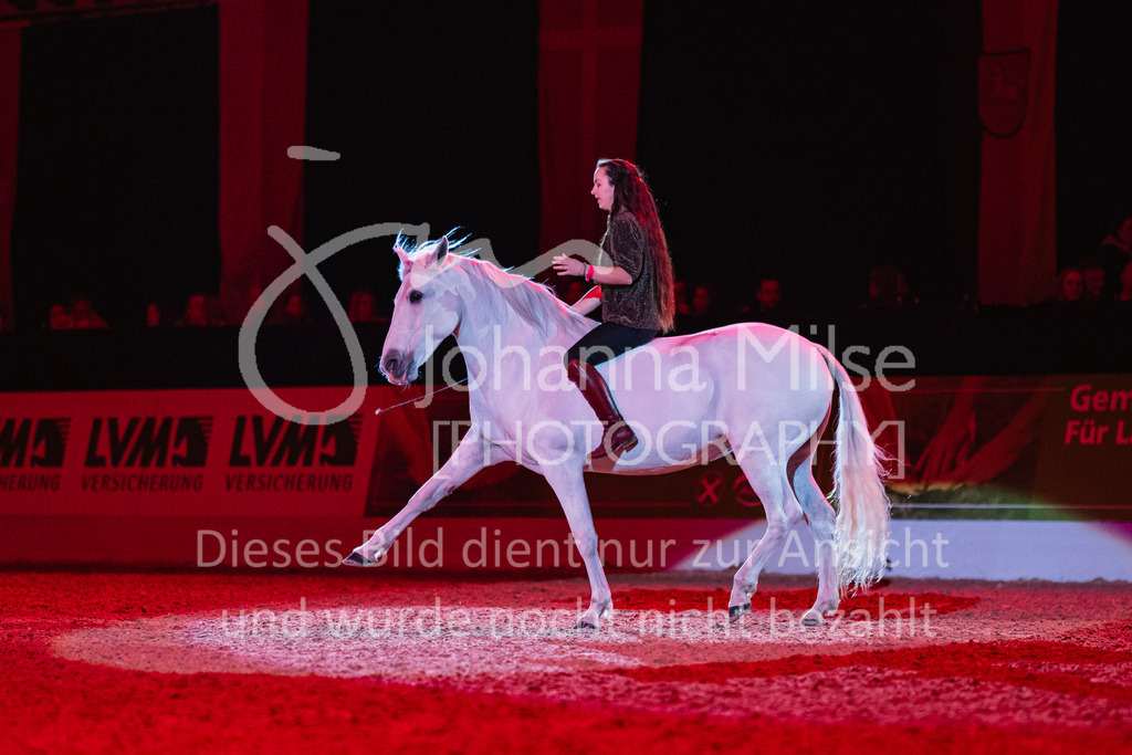 241102_Oldenburg_Show-330 | Deine schönsten Turniermomente als professionelle Fotos! Entdecke hochwertige Pferdesport-Fotografie im Online-Shop. Jetzt Fotos finden & bestellen!