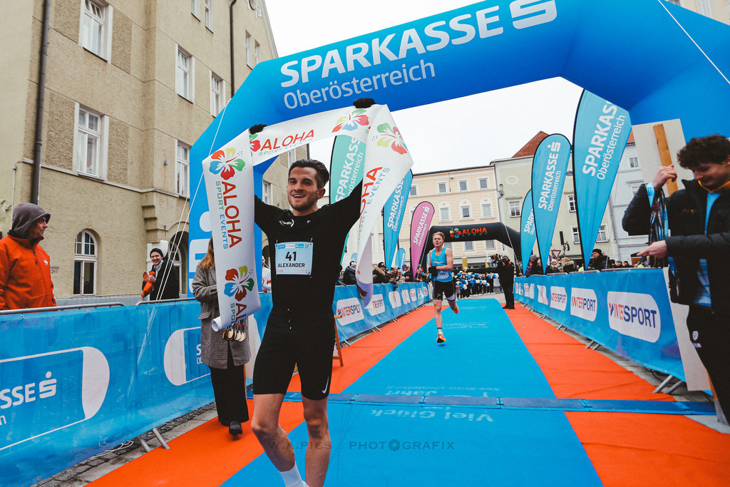 AW_20231231awmac6017 | WELS, 31.12.2023, Sparkasse Silvesterlauf Wels 2023 , Image shows: Photo: WAPICS / Andreas Willdoner