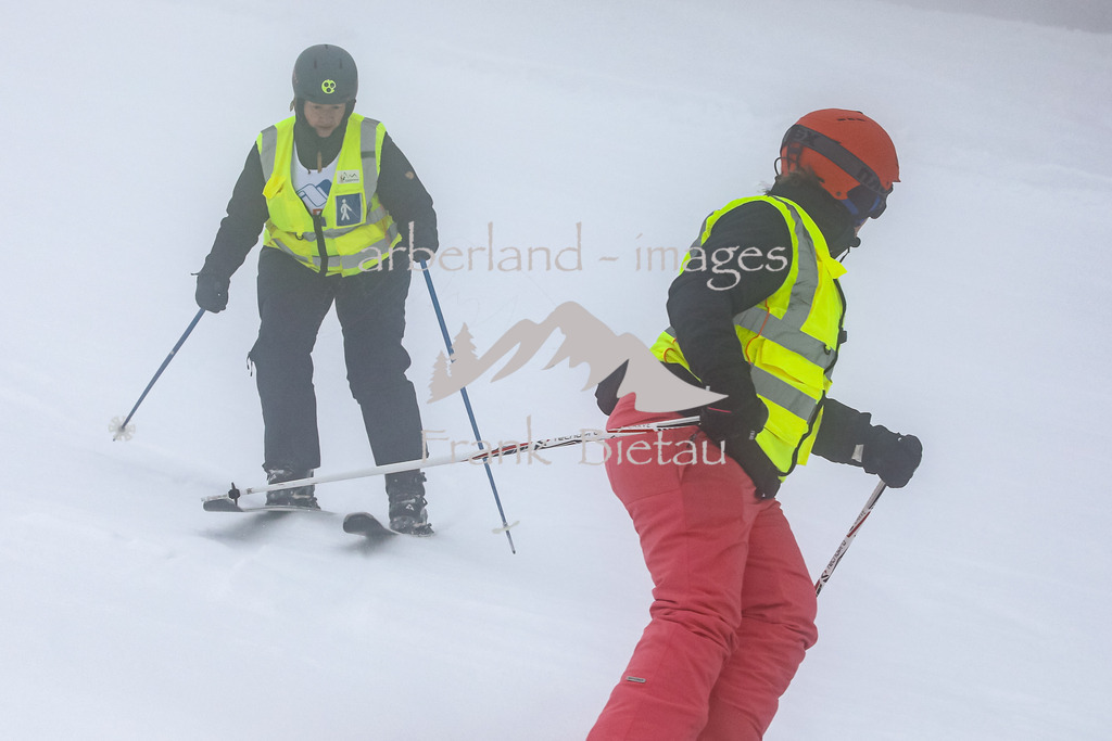 OE7A4420 | Nebel mit Sichtweiten unter 20m verhinderten den Start des Rennen am Arber