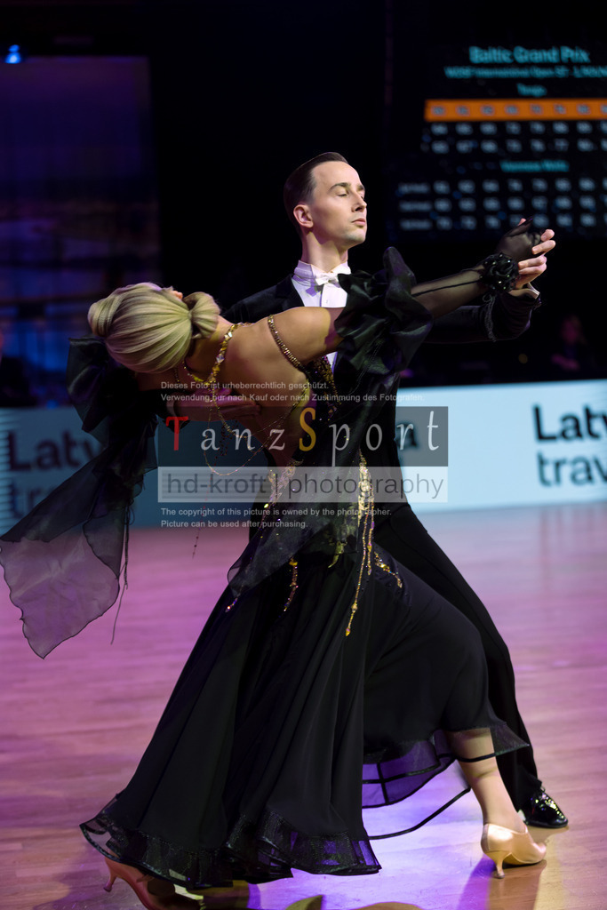20241215_WDSF_Int_Open_Std-Riga-8724 | Tanzsportbilder, Standardtanz, Lateintanz, WDSF, DTV, LTVB, dancecomp, goc, hessen tanzt, blaues band der spree, walzer, tango, wiener walzer, slowfox, quickstepp, samba, rumba, cha-cha-cha, paso doble. jive, hd-kroft photography, turniertanzsport