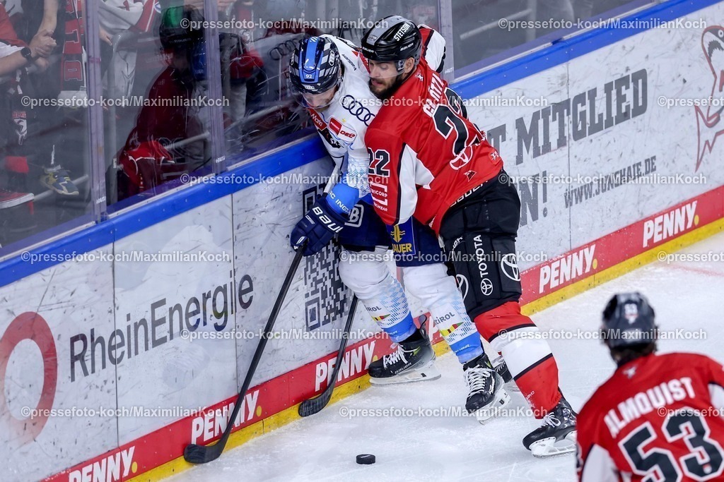 KEC1404251062 | 14.04.2025, Eishockey, DEL Play-offs, Kölner Haie - ERC Ingolstadt, Halbfinale Spiel 6, Lanxess-Arena Köln: Daniel Schmölz (ERC Ingolstadt #92) im Zweikampf gegen Maximilian Glötzl (Kölner Haie #22) 