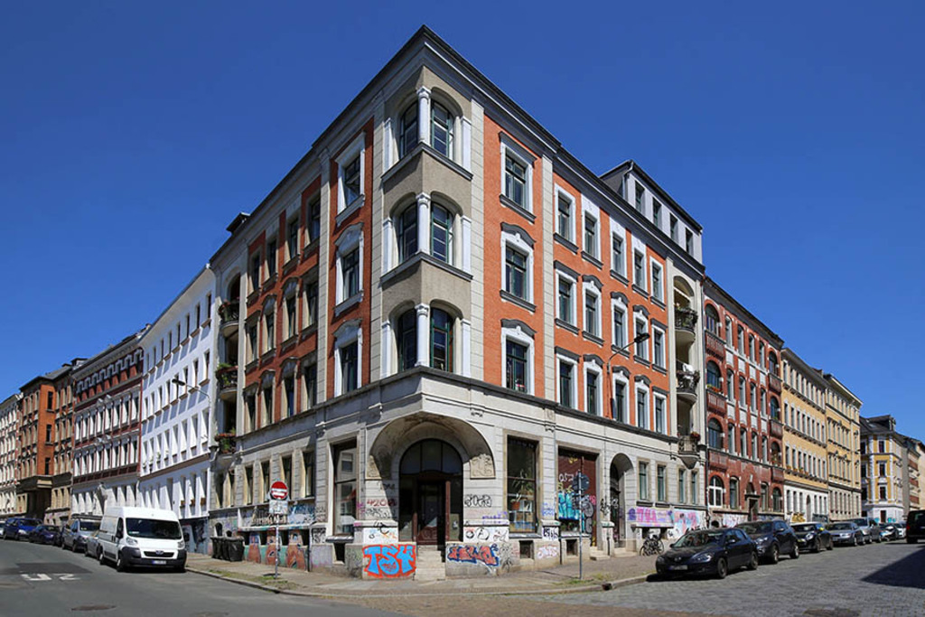 Connewitz - Wohnhaus Ecksteinstraße 29 | Entdecke über 20 Kategorien Leipzig-Motive: Foto-Downloads, hochwertige Poster, Leinwand- & Fine-Art-Prints. Jetzt Lieblingsfoto im Bildlexikon Leipzig Shop bestellen!