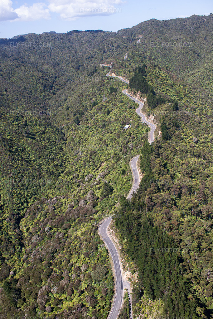 Aerial view: View of the town in Coromandel in the state Waikato, New Zealand. – Photo: IMG_55776.jpg taken on 01/12/2013 by Werner Riehm/FLY-FOTO.com – Resolution of the original: 2984 x 4476 px
