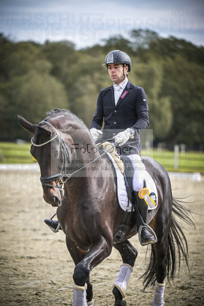 DOS_0092 | Entdecke hochwertige Reitturnierfotos von Foto Oger. Professionell, emotional und authentisch – jetzt Lieblingsmomente im Shop bestellen.Deutschlandweite Turnierfotografie. - Realisiert mit Pictrs.com