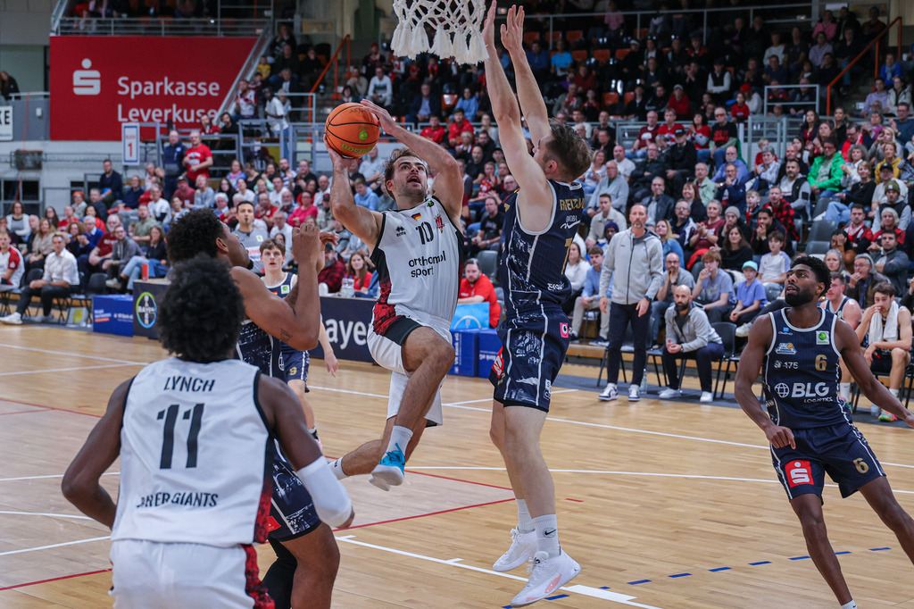 Pro A BAYER GIANTS vs Eisbären Bremerhaven-44 | Fotos von Basketballspielen aus dem Raum NRW fotografiert von Gero Mueller-Laschet und Daniel Schaefer - Realisiert mit Pictrs.com
