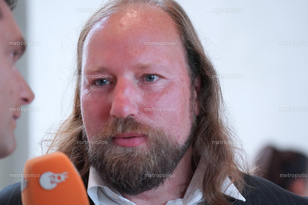 Toni Hofreiter ZDF-Mikrofon | Metropolico