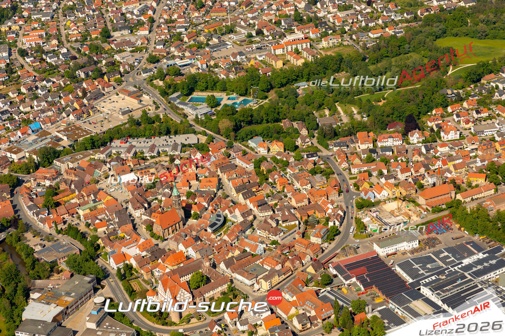 Das Luftbild zeigt :  Roth - Die Luftaufnahme wurde 2024 vom UL-Flugzeug aus erstellt ( keine Drohne ) - Hochauflösende Luftaufnahme - Für grossformatige Ausdrucke geeignet. Die Geschenkidee !Mit Lizenz und Bildrechte bestellbar