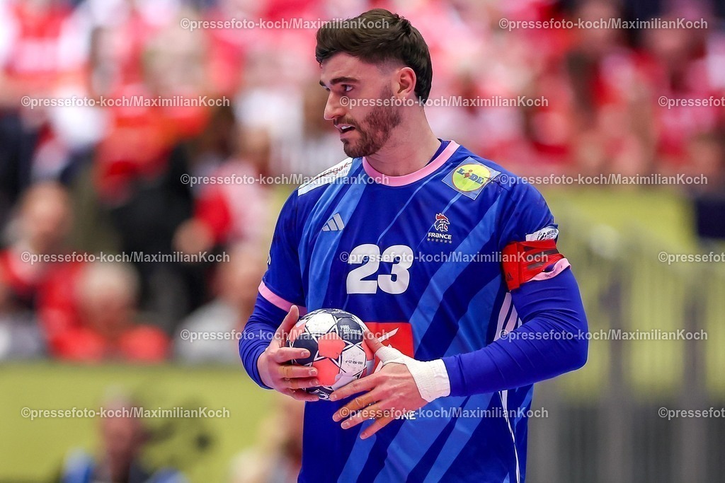EHF24012601047 | 24.01.2026, Handball, Men's EHF EURO 2026, Frankreich - Portugal, Jyske Bank Boxen in Herning, Dänemark, Main Round:  Ludovic Fabregas (France #23)