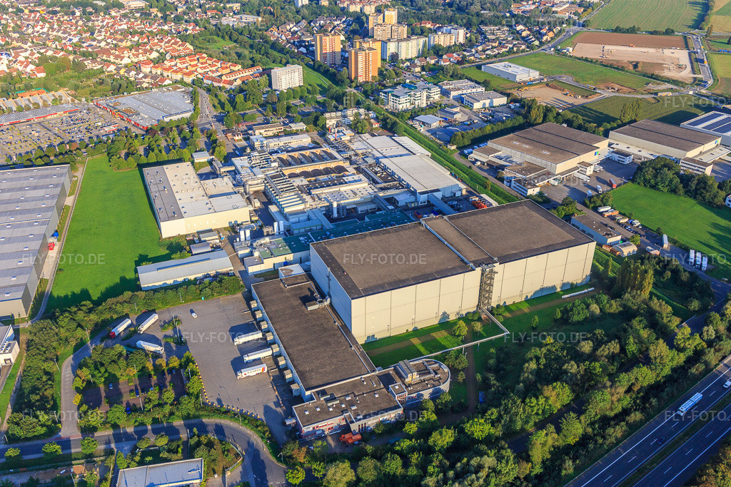 Luftbild: Industriegebiet an der A5 mit TLB - UNILEVER und Unilever Deutschland GmbH Werk Heppenheim in Heppenheim im Bundesland Hessen in Deutschland.Foto: IMG_103003.jpg vom 28.08.2017 durch Werner Riehm/FLY-FOTO.deWWW.UNILEVER.DELangnese Fabrikverkauf