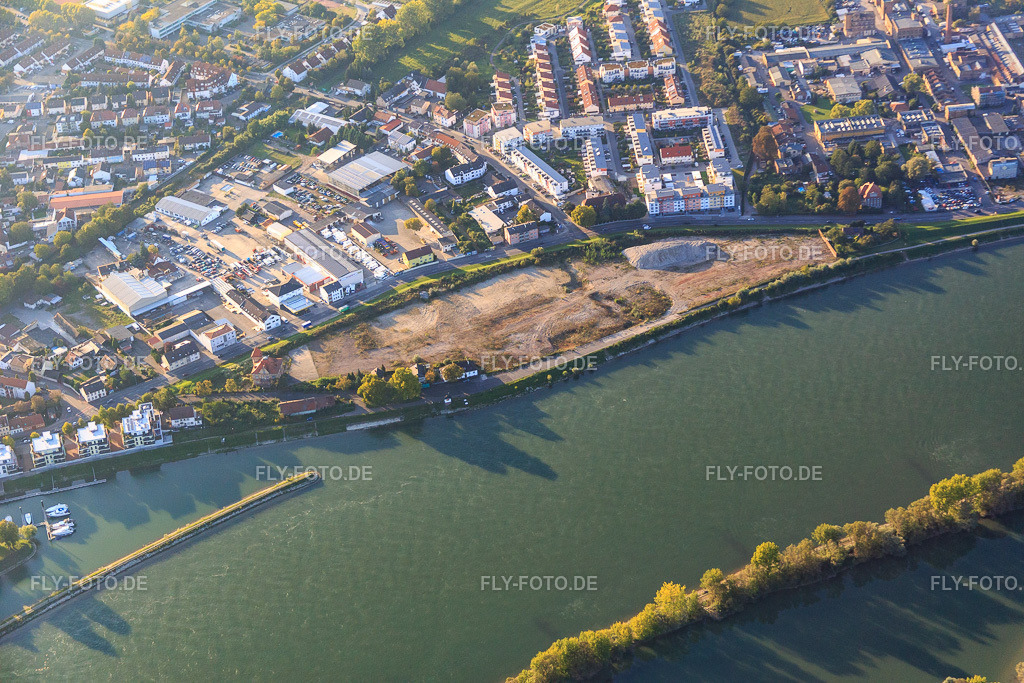 Zu erschliessende Wohnbaufläche "Wohnen am Fluss"  am Rhein nach Abriss an der Hafenstraße | Luftbild: Zu erschliessende Wohnbaufläche "Wohnen am Fluss"  am Rhein nach Abriss an der Hafenstraße in Speyer im Bundesland Rheinland-Pfalz in Deutschland. Foto: IMG_073076.jpg vom 23.09.2014 durch Werner Riehm/FLY-FOTO.de - Realisiert mit Pictrs.com