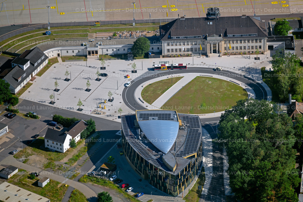 4034903 | BRAUNSCHWEIG 31.07.2020 Verwaltungsgebäude des Unternehmens der BraWo Lilienthalhaus GmbH am Lilienthalplatz in Braunschweig im Bundesland Niedersachsen, Deutschland. Weiterführende Informationen bei: BraWo Invest Lilienthalhaus GmbH,  Volksbank eG Braunschweig Wolfsburg. // Administration building of the company of BraWo Lilienthalhaus GmbH in Brunswick in the state Lower Saxony, Germany. Further information at: BraWo Invest Lilienthalhaus GmbH,  Volksbank eG Braunschweig Wolfsburg. Foto: Gerhard Launer