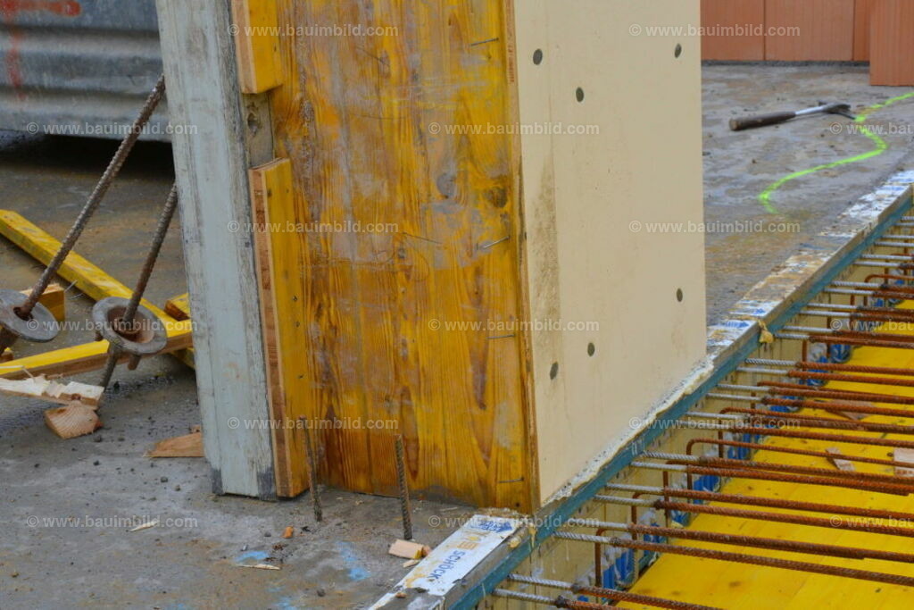 bib-lg04-betonarbeiten-0496 | Nach LV-Leistungsgruppen sortierte Detailfotos über den Bau eines Hauses. Alle Hausbau-Bilder direkt vom Urheber und Autor der Website Haus-Selber-Bauen.com