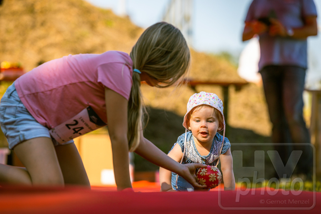 16. Hoywoj-CityLauf im Sportforum Hoyerswerda - 16.09.2023 | 10m VdK-Windel-Flitzer - Realisiert mit Pictrs.com
