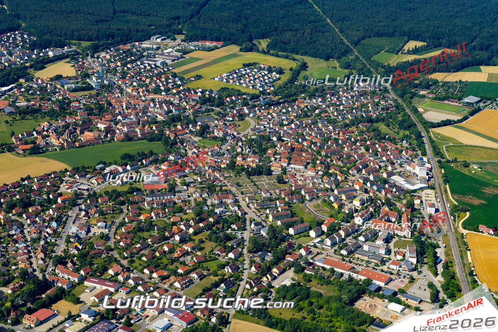 Aktuelles Luftbild von  Heilsbronn - Die Luftaufnahme wurde 2022 mittels UL-Flugzeug erstellt ( keine Drohne ) - hochauflösende Kamera-Systeme von  Canon -Beste Qualität - Für grossformatige Ausdrucke geeignet. Die Geschenkidee !