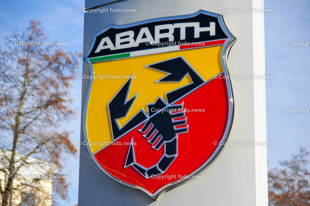 Deutschland_ Baden-Wuerttemberg_ Goeppingen_ 15.01.2025-24 | 15.01.2025, Deutschland, GER, Baden-Wuerttemberg, Goeppingen, im Bild Themenbild, Stadtansichten, Abarth, Fiat Konzern, Auto, KFZ, Veredelung, Tuning, Marke, Italienisch, Schild, Logo, Reklame, Werbung