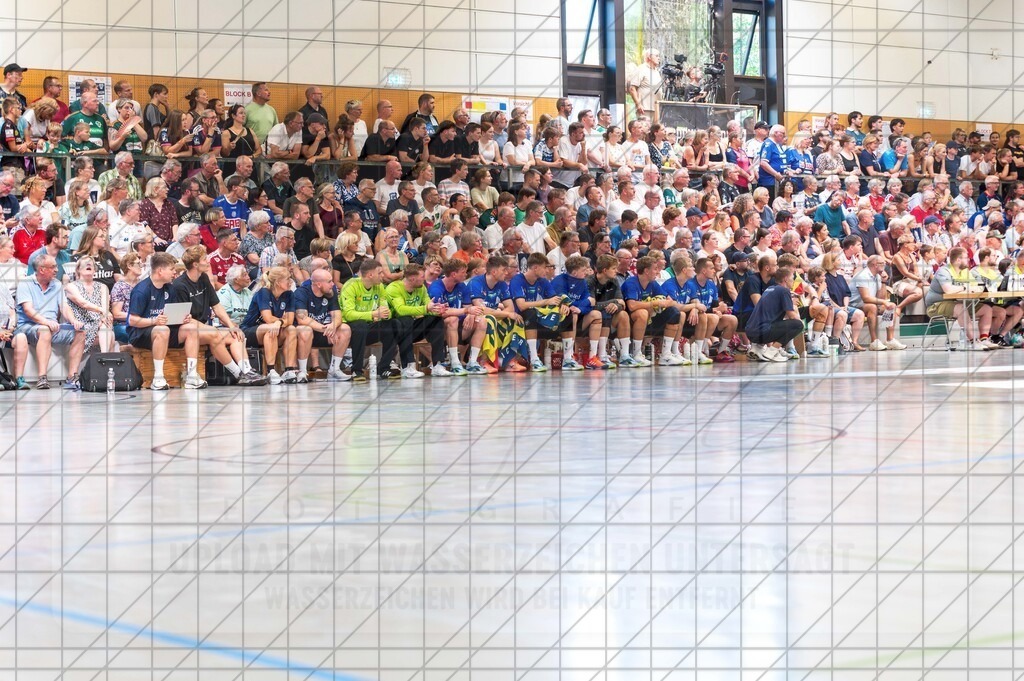 IHC 2026 - VfL Gummersbach vs. Mors-Thy Håndbold | Zuschauer; IHC 2026 - VfL Gummersbach vs. Mors-Thy Håndbold am 09.08.26 in Sporthalle KGS, Schneverdingen - Realisiert mit Pictrs.com