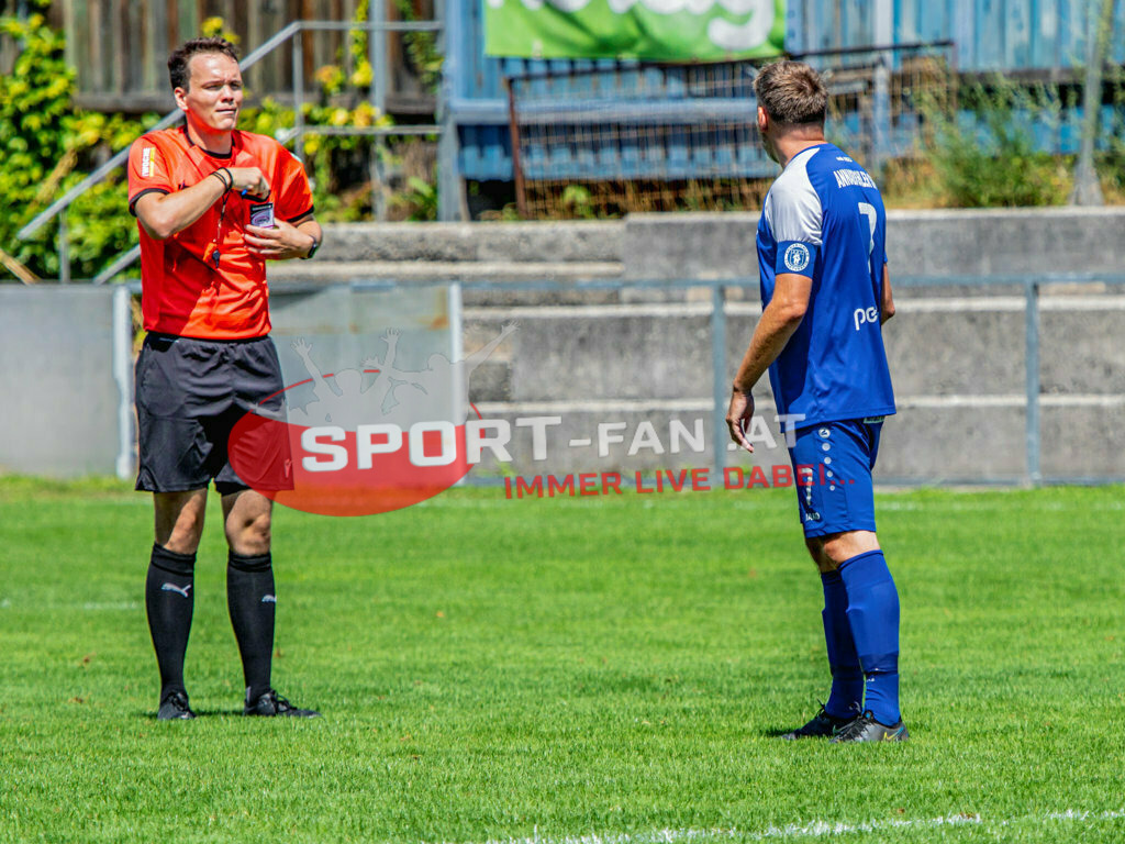 ASV Klagenfurt - Donau Klagenfurt | Referee Philip Gadler, Patrick Schweizer (ASV Klagenfurt #7) ; ASV Klagenfurt - Donau Klagenfurt am 31.07.2022 in Klagenfurt
(ASV Platz Annabichl), AUSTRIA, (Photo by Ernst Krawagner sport-fan.at) - Realisiert mit Pictrs.com