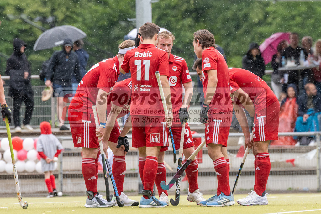 SFE_20250524_0071 | Köln, Deutschland, 24.05.2025:  Hockey 1. Bundesliga Herren Rot-Weiss Köln - Mannheimer THC im KTHC Stadion Rot-Weiss Köln Tennis and Hockey Club am 24.05.2025 in Köln, Deutschland. (Foto von Stephan Fehrmann)Köln, Germany, 24.05.2025: Hockey 1. Bundesliga Herren Rot-Weiss Köln - Mannheimer THC in KTHC Stadion Rot-Weiss Köln Tennis and Hockey Club at 24.05.2025 in Köln, Deutschland. (Foto from Stephan Fehrmann)