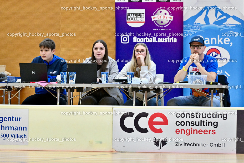 FBK Loka vs. VSV Unihockey | Lara Fuhrmann Zeitnehmung, Patricia Achernig Zeitnehmung, Roland Schurian Hallensprecher VSV Unihockey, FBK Loka vs. VSV Unihockey, FBK Loka vs. VSV Unihockey am 23.03.2025 in Villach (Ballspielhalle St. Martin), Austria, (Photo by Bernd Stefan)