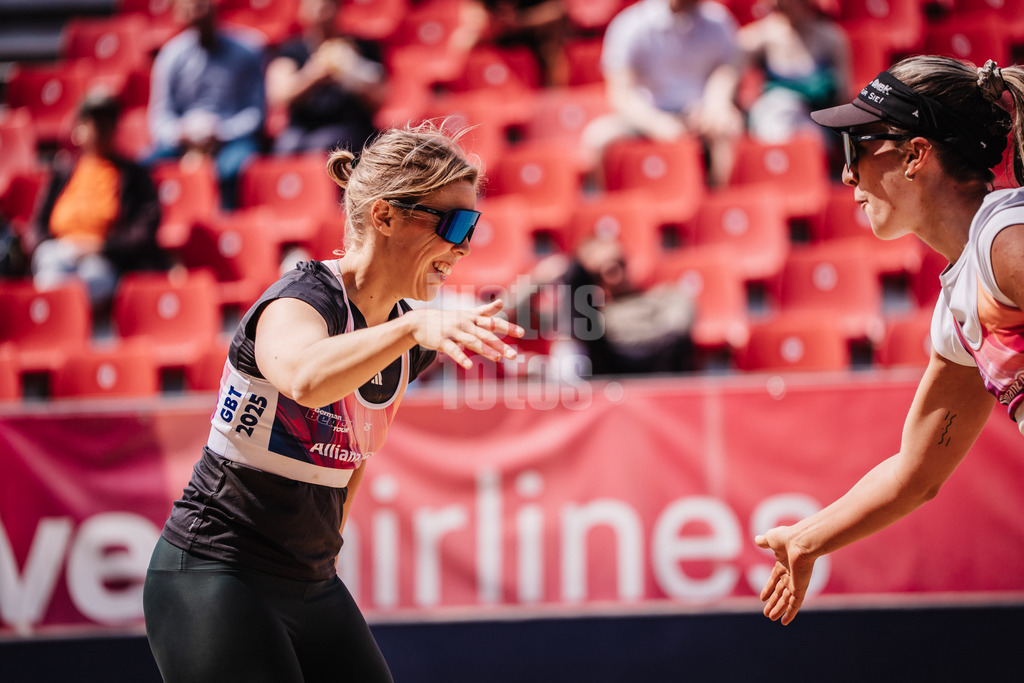 Beachvolleyball | Frauen | Allianz German Beach Tour 2025 | Tourstop Düsseldorf | 15.05.2025 | v.l. Nina Interwies und Louisa Marunde jubeln