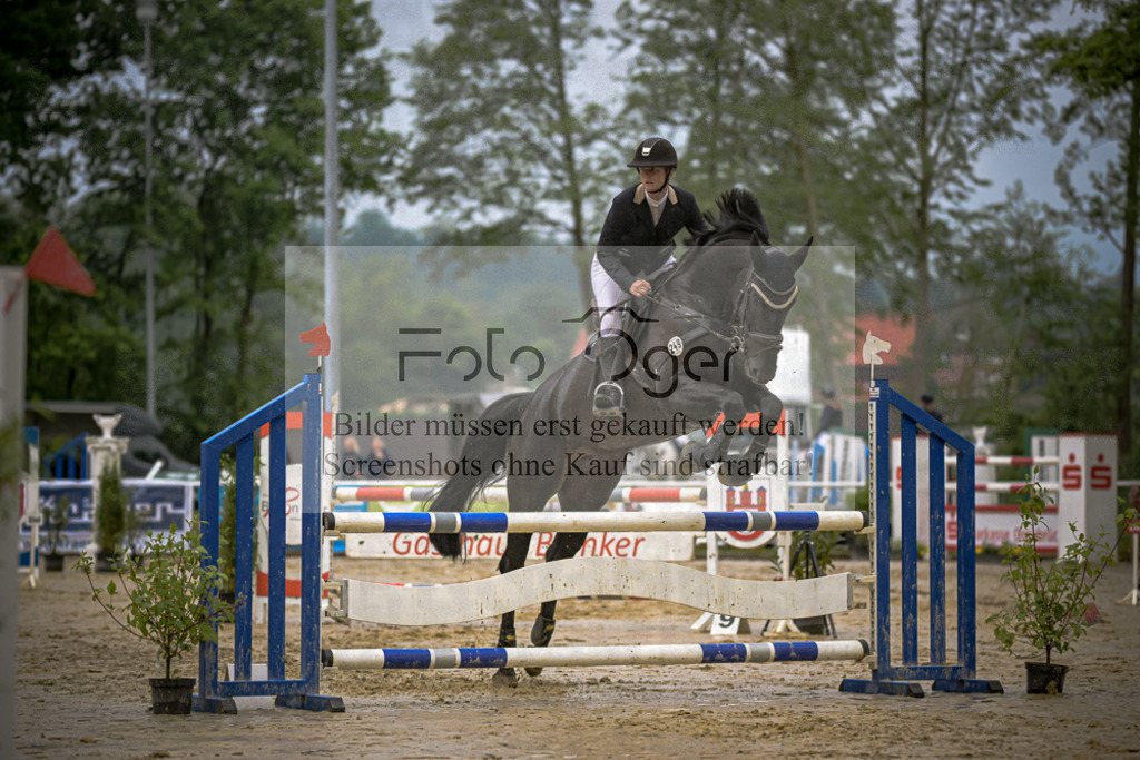 20240505-DOS_7583 | Entdecke hochwertige Reitturnierfotos von Foto Oger. Professionell, emotional und authentisch – jetzt Lieblingsmomente im Shop bestellen.Deutschlandweite Turnierfotografie. - Realisiert mit Pictrs.com