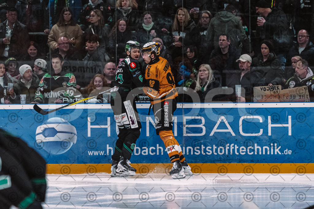 Alligators_vs_Fuessen_06_03_2026_PP-35 | Höchstadt Alligators Fotogalerie: Eishockey-Action aus Franken. Professionelle Spielfotos, Portraits & Stadionbilder zum Download. Jetzt entdecken! - Realisiert mit Pictrs.com