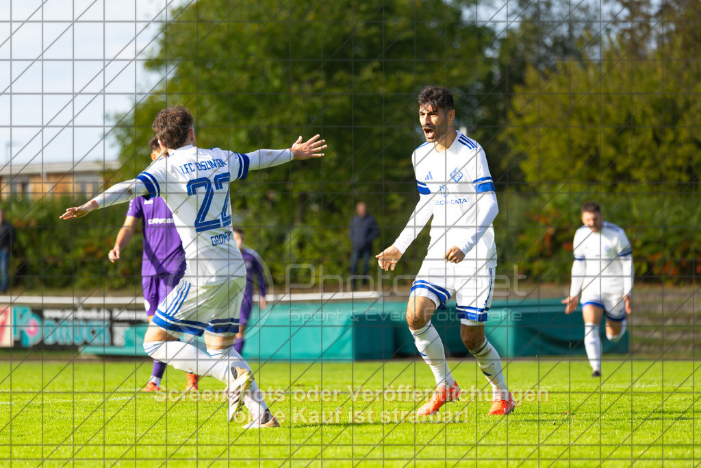 20261010_155456_0490_(c)_by_PhotoPeet | Haydar Öztürk (1.FC Eislingen #10) Torjubel beim 1:0,1.FC Eislingen (weiß) vs. TSV Bernhausen (lila), Fussball, Landesliga 2 - wfv, 11. Spieltag, Saison 2026/2027, Rasenplatz, Eichbachstation, Haldenstraße, 73054 Eislingen, 10.10.2026 - 15:30 Uhr,Foto: PhotoPeet / Sport- &amp; Eventfotografie / Peter Harich