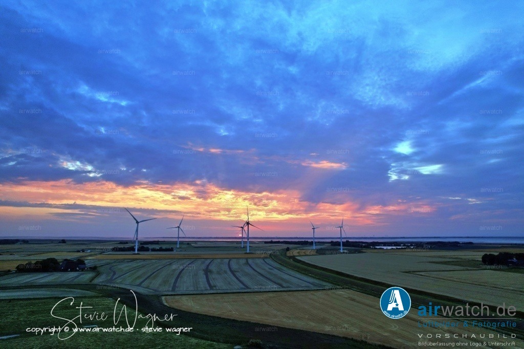 Windpark - Simonsberg | Entdecken Sie atemberaubende Luftbilder und Fotografien auf airwatch.de - Tauchen Sie ein in eine Welt voller faszinierender Aufnahmen aus der Vogelperspektive.