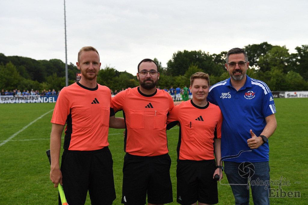 1. FC Nordenham-SV GOTANO | Kreispokal Finale Jade-Weser-Hunte 1. Mannschaften; 1.FC Nordenham (weiß)-SV GOTANO (blau) am 15.06.2025 in Rastede (Sportanlage Köttersweg), Photo: Philip Eiben 2025 - Realisiert mit Pictrs.com