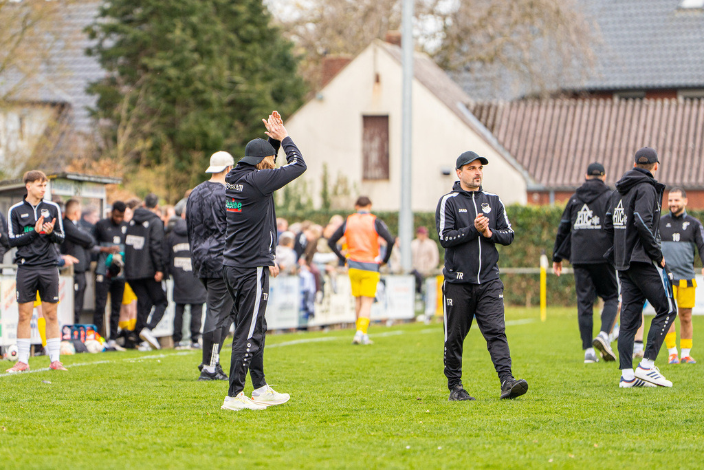 Fußball I Herren I Saison 2025-2026 I Kreisliga VEC I 22. Spieltag I SC SW Bakum - SV Falke Steinfeld I 24466 | jns.sportfotos - Realisiert mit Pictrs.com