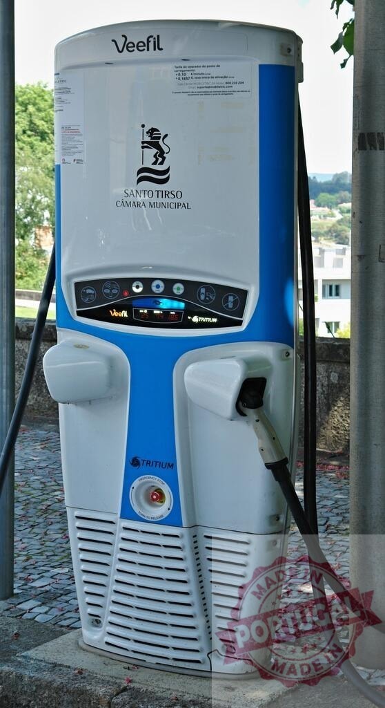 Tritium Veefil EV charging station providing green energy in Santo Tirso | Tritium Veefil electric vehicle charging station supplying power for sustainable transportation - Realized with Pictrs.com