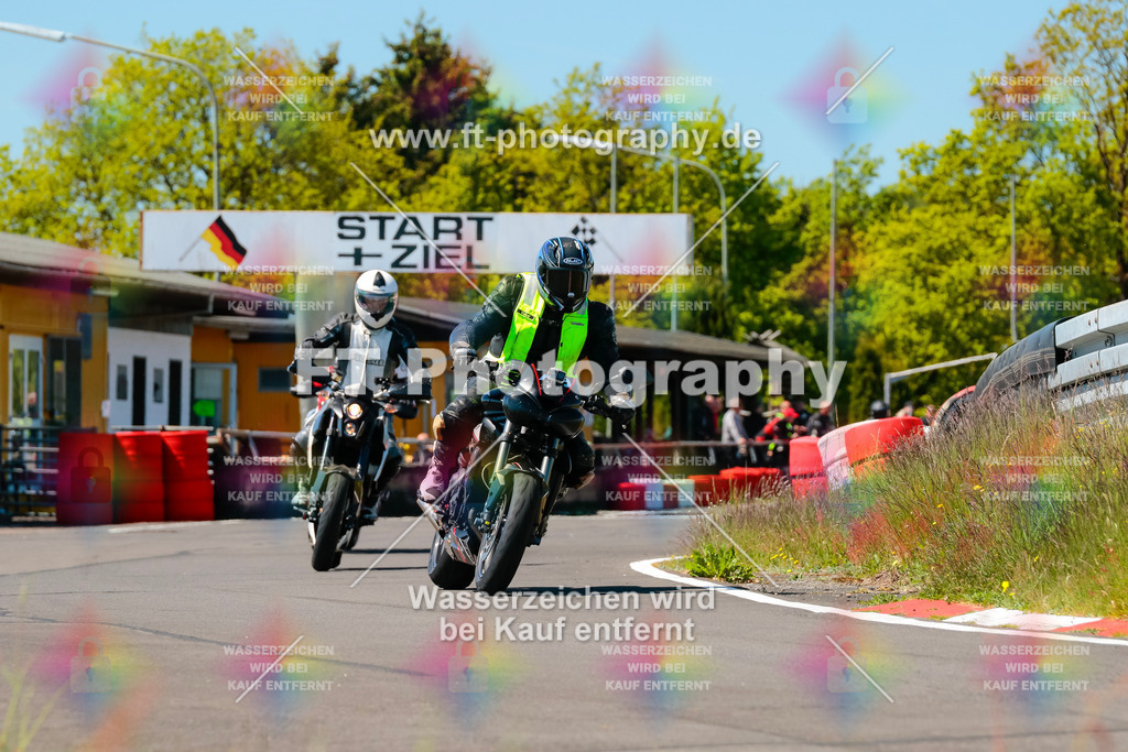 Moto-TeamOBK-21804 | Hier findet Ihr Bilder von Touristenfahrten auf der Nürburgring Nordschleife oder von anderen Veranstaltungen die ich besucht habe. Viel Spass beim Durch Schauen 