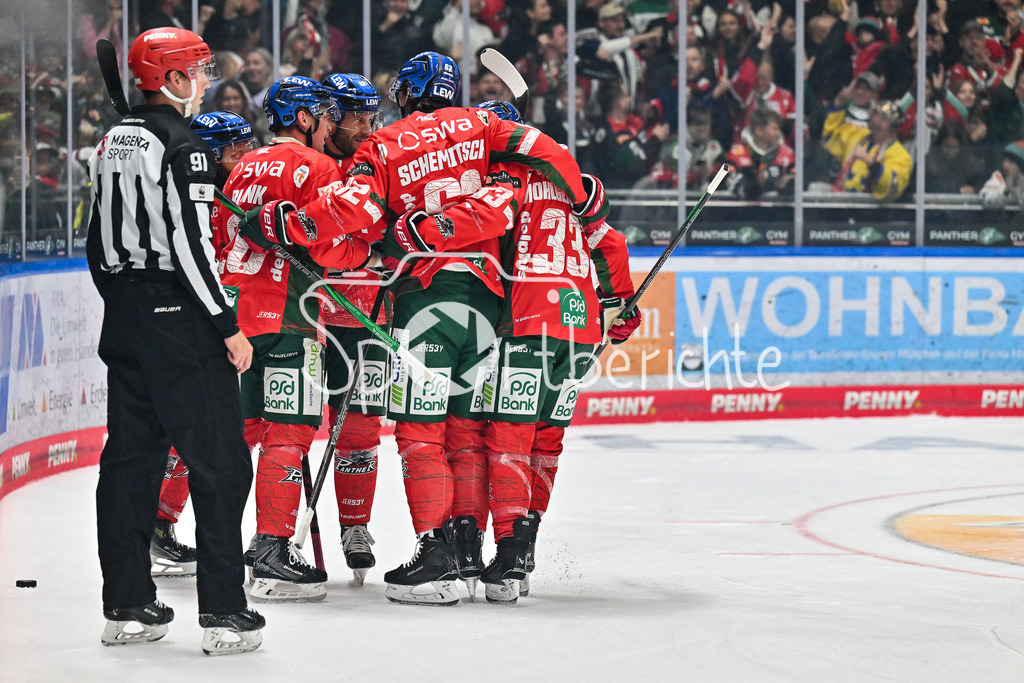 Augsburger Panther - Adler Mannheim | Jubel der Panther nach dem Treffer zum 1-0 durch Alexander BLANK (Augsburger Panther 26) / Tor / Torschuetze / Freude / Happy / DEL: Augsburger Panther - Adler Mannheim; Curt Frenzel Stadion am 14.09.2025