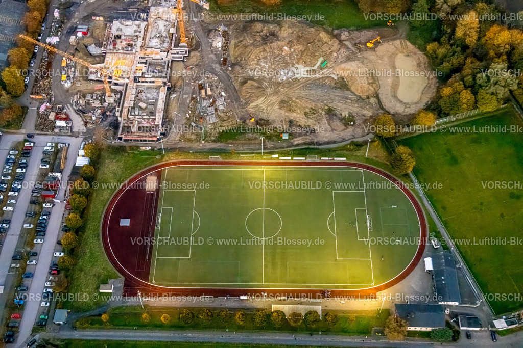 Bergkamen231103546 | Luftbild, Baustelle Neubau Hallenbad am Sportzentrum Weddinghofen, Eissporthalle, Freizeitstätte Im Häupen
Fußballstadion und Leichtathletikstadion des VfK Weddinghofen 1920 e.V., Tennisclub Bergkamen-Weddinghofen, Häupenweg, Weddinghofen, Bergkamen, Ruhrgebiet, Nordrhein-Westfalen, Deutschland