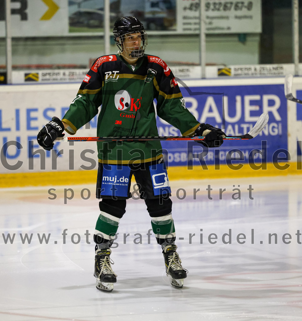2022-11-26_005_TSV_Erding_gegen_ESC_Geretsried | Erding, Deutschland, 26.11.2022:
Eishockey, Bayernliga U20 2022 / 2023, xx. Spieltag, TSV Erding gegen ESC Geretsried, Endergebnis: 5:3

Foto: Christian Riedel / fotografie-riedel.net
