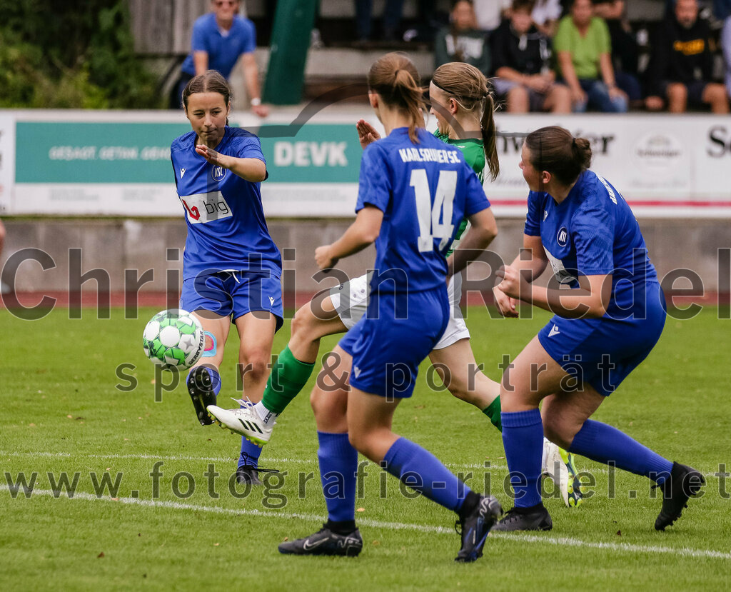 2023-10-07_053_FC_Forstern_gegen_Karlsruher_SC | Forstern, Deutschland, 07.10.2023:
Fußball, B-Juniorinnen-Bundesliga Süd 2023 / 2024, 4. Spieltag, FC Forstern gegen Karlsruher SC, Endergebnis: 1:1

Martyna Binkul (FC Forstern, #19)

Foto: Christian Riedel / fotografie-riedel.net