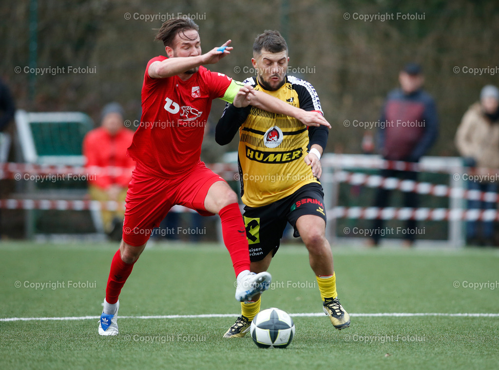 A_LUI_15032025_15 | SPORT FUSSBALL LL.OST E ASKOE OEDT 1B -GUNSKIRCHEN 15.03.IM BILD : SIMON ABRAHAM  (OEDT1B) UND DIBRAN RRAHMANI (GUNSKIRCHEN)FOTO:OEDT