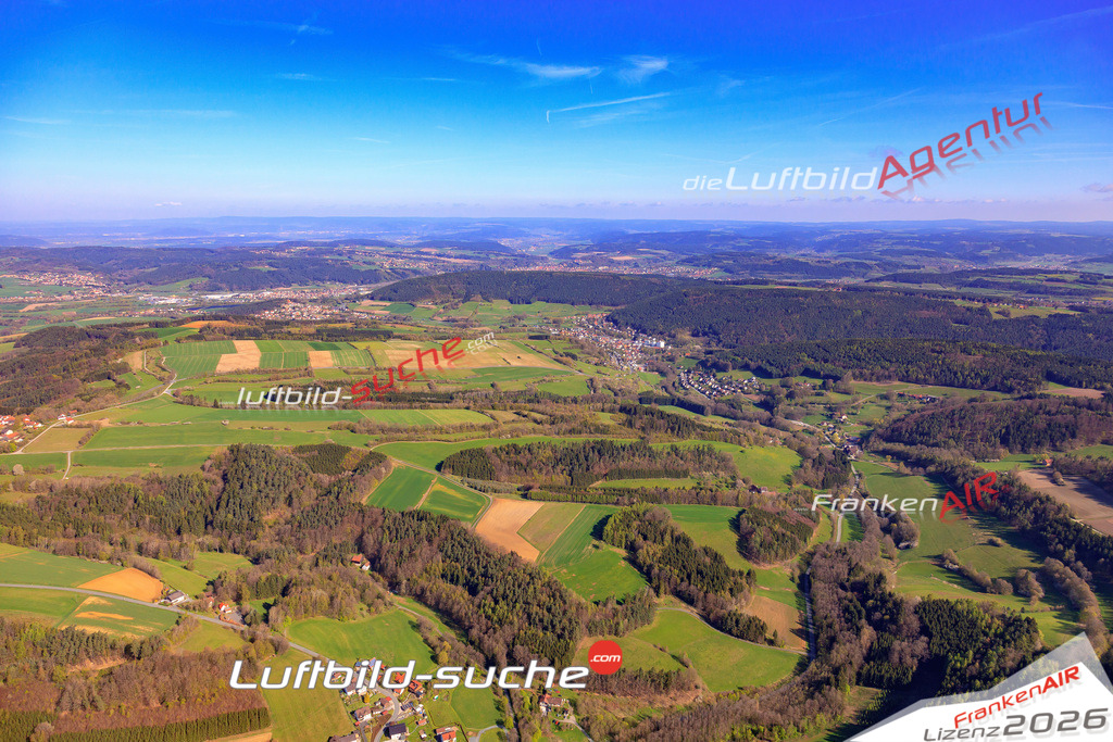 Die Luftaufnahme Gruen - Weissenbrunn wurde 2017 mittels Flugzeug (keine Drohne) erstellt. Perfekte Schärfe und Druck- Auflösung- Garantiert!