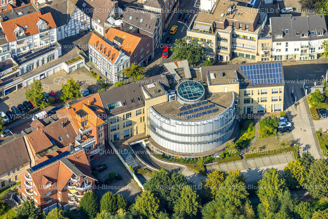 Beckum230804473 | Luftbild, Volksbank Gebäude mit Solarpanel, Beckum, Münsterland, Nordrhein-Westfalen, Deutschland