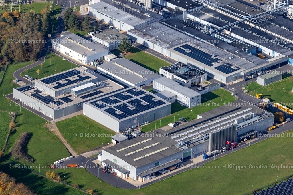 Luftbilder Linnich-7498 | Luftbildfotografie Herbstliche verfärbte Vegetationsansicht Gebäude und Produktionshallen "SIG Combibloc GmbH" auf dem Fabrikgelände an der Straße Buschweg in Linnich im Bundesland Nordrhein-Westfalen, Deutschland. - Realisiert mit Pictrs.com