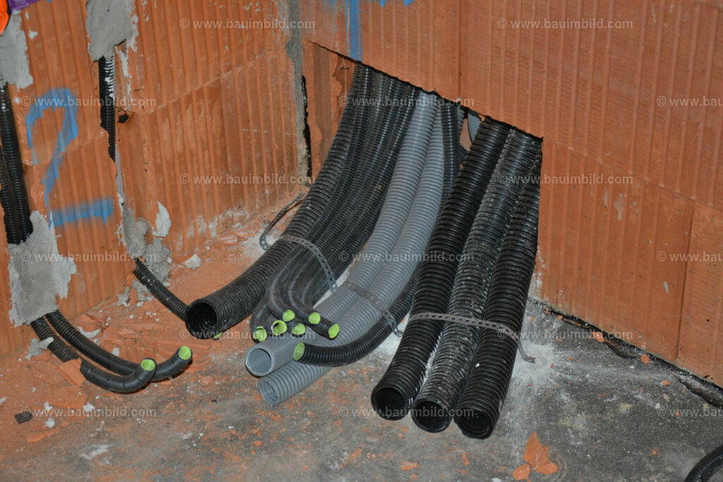 bib-lg17-elektroinstallation-0161 | Nach LV-Leistungsgruppen sortierte Detailfotos über den Bau eines Hauses. Alle Hausbau-Bilder direkt vom Urheber und Autor der Website Haus-Selber-Bauen.com