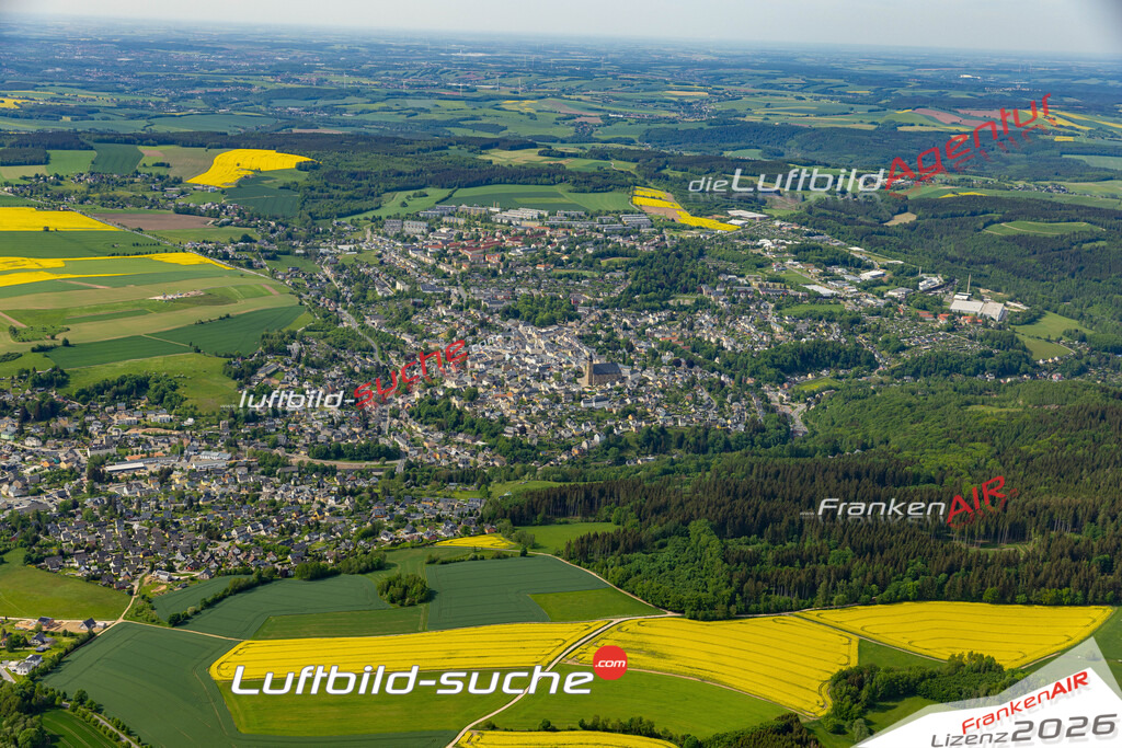 Das Luftbild der Stadt Schneeberg wurde 2022 vom Flugzeug heraus erstellt (keine Drohnen-Aufnahmen) Aufnahmehöhe ca.450 Meter- hohe Bildauflösung und Druck-Qualität. Garantiert!