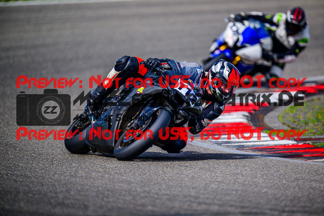 MaZZes_FotoMatrix_240911_6007705_6005 | WEISS