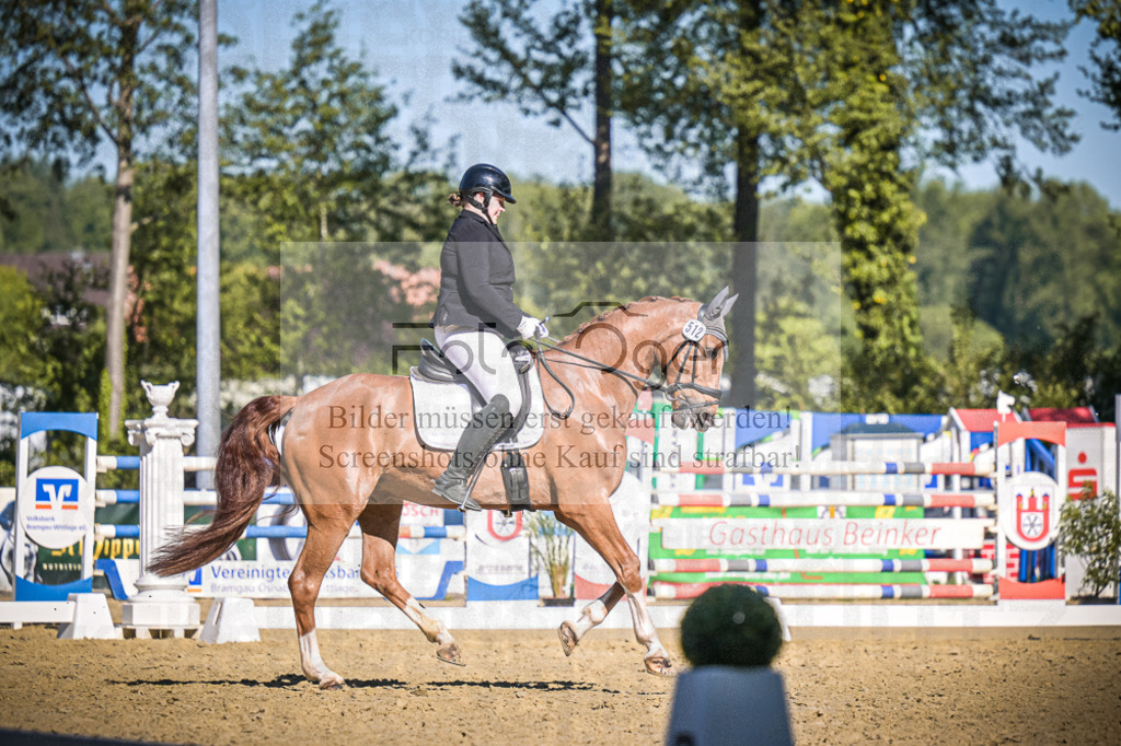 DOS_6666 | Entdecke hochwertige Reitturnierfotos von Foto Oger. Professionell, emotional und authentisch – jetzt Lieblingsmomente im Shop bestellen.Deutschlandweite Turnierfotografie. - Realisiert mit Pictrs.com