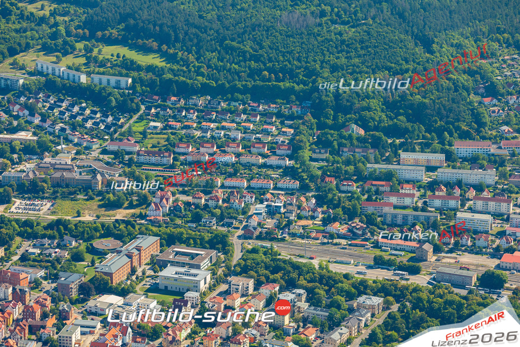 Stadt Meiningen von Oben- Die Luftaufnahme wurde 2025 vom UL-Flugzeug heraus erstellt ( keine Drohnenaufnahme ) - Hochauflösende Luftaufnahme - für Wandbilder und großformatige Ausdrucke geeignet. Das besondere Geschenk!Hier alle&nbsp;Infos zur Lizenzierung der LuftaufnahmeWir fliegen auch dieses Jahr wieder in Ihre Region um Luftbilder zu erstellen.- Luftbild anfragen